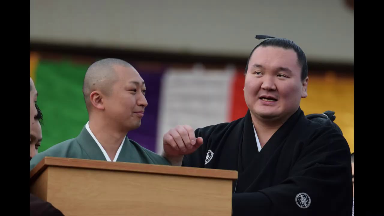 Hakuho "not perfect" but going for title background