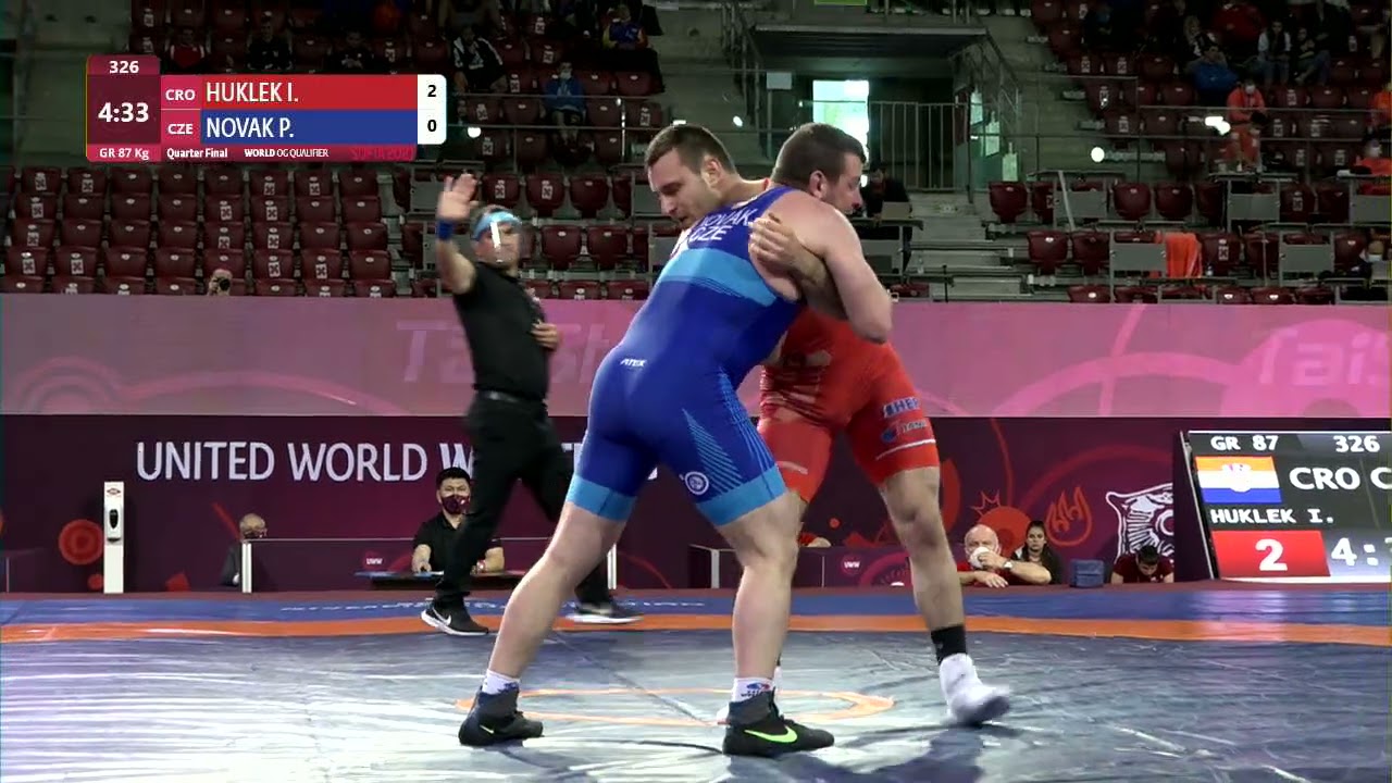 1/4 GR - 87 kg: I. HUKLEK (CRO) v. P. NOVAK (CZE) background
