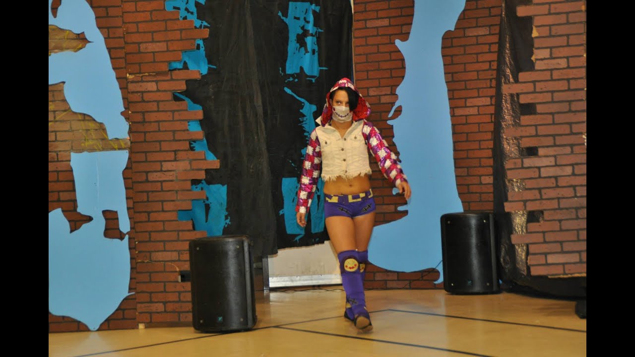 Heidi Lovelace Has A Message For The Women Of AIW - Absolute Intense Wrestling background