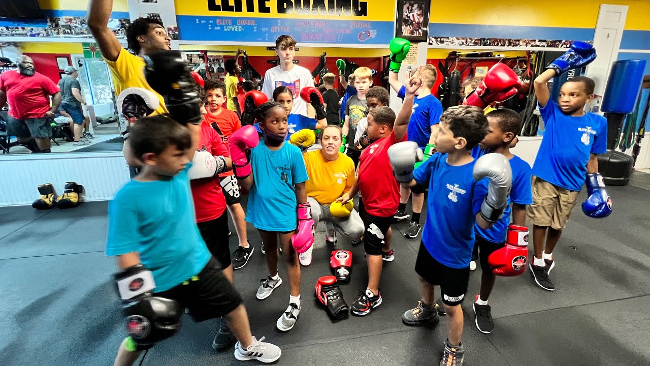 YOUTH LEARNING BOX IN A GROUP CLASS.