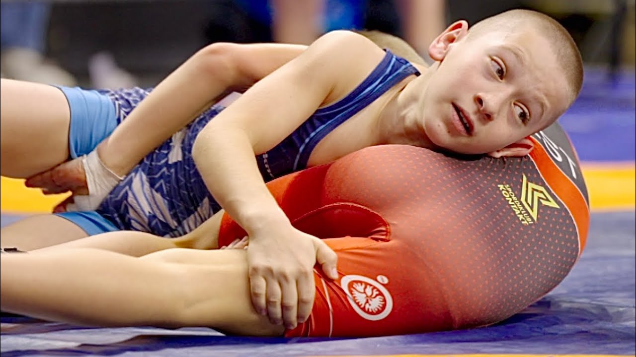 U13 Yevhenii Lysenko (EST) vs Amir Kuvikov (ISR) 29kg. Freestyle boys youth wrestling. B-cam-man