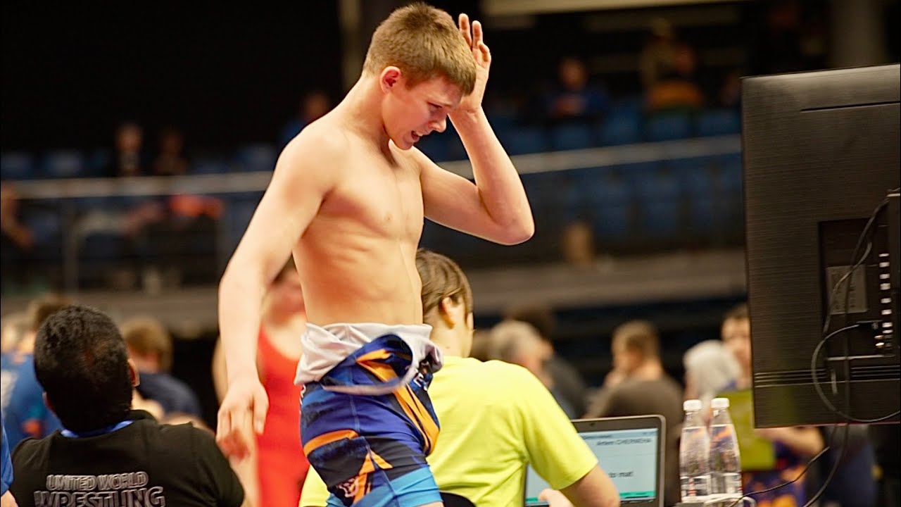 U15 Joel Gächter (SUI) vs Zakhar Nuzhyn (UKR) 57kg. G-roman boys wrestling. B-cam-man. background