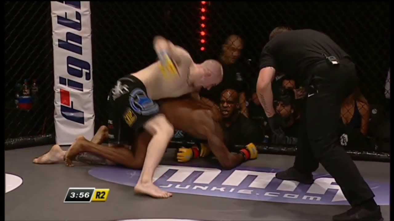 Cage Warriors 60: Aaron Wilkinson v Bola Omoyele