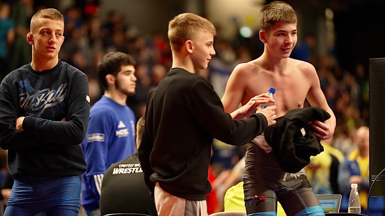 U13 Adam Bolich (GER) vs Alex Jaksik (SVK) 59kg. Freestyle boys youth wrestling. background