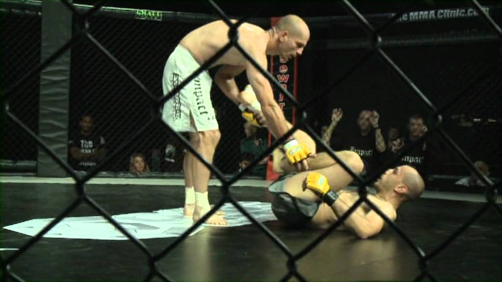 Cage Warriors 38 Ismael Padavia V Danny Batten