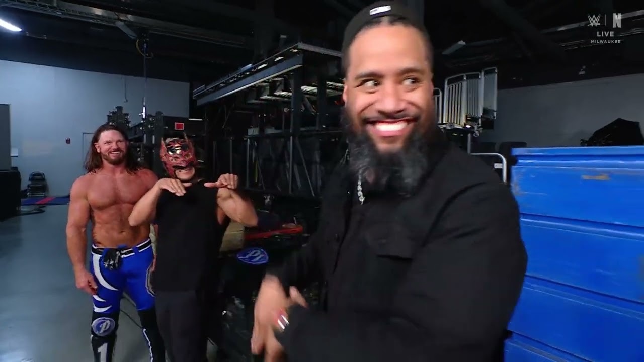 Jimmy Uso tells Jey Uso that he sounds like Roman Reigns | Raw Sep 8, 2025 background