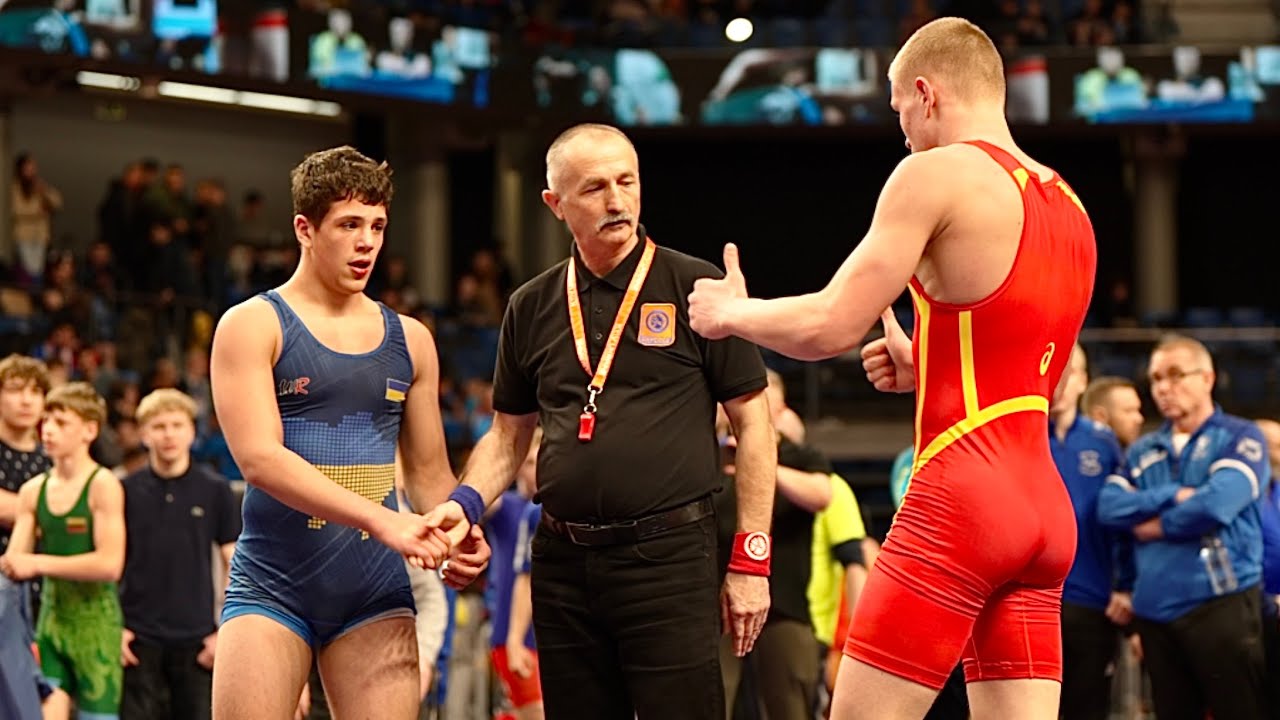 U15 Daniel Nadtochii (FIN) vs Maksym Pashaiev (UKR) 75kg. Greco-roman boys wrestling. background