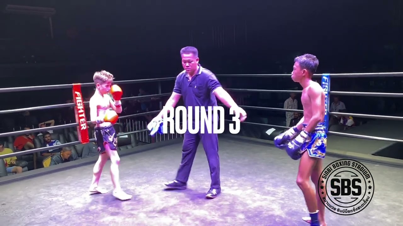 Zaur Sinbi Muay Thai 🇱🇻 (red) loses to Plerngtawan 🇹🇭 (blue)