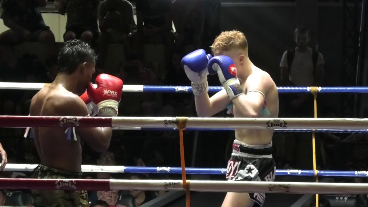 Kru Fon Sinbimuaythai fights at Patong Stadium, 29th December 2018