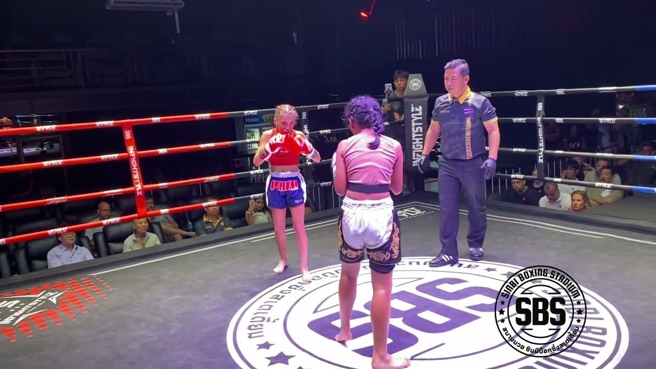Lynaea Sinbi Muay Thai ๐จ๐ฆ(red) v Petchnatcha Kietsamchong ๐น๐ญ(blue) background