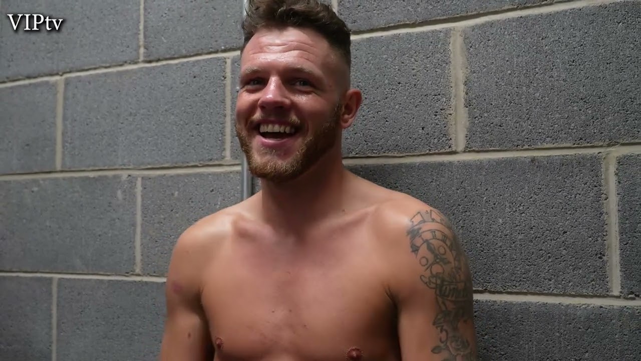 Sunderland's light MiddleweightTravis Waters get his 1st stoppage and win No2 on away trip to Bolton