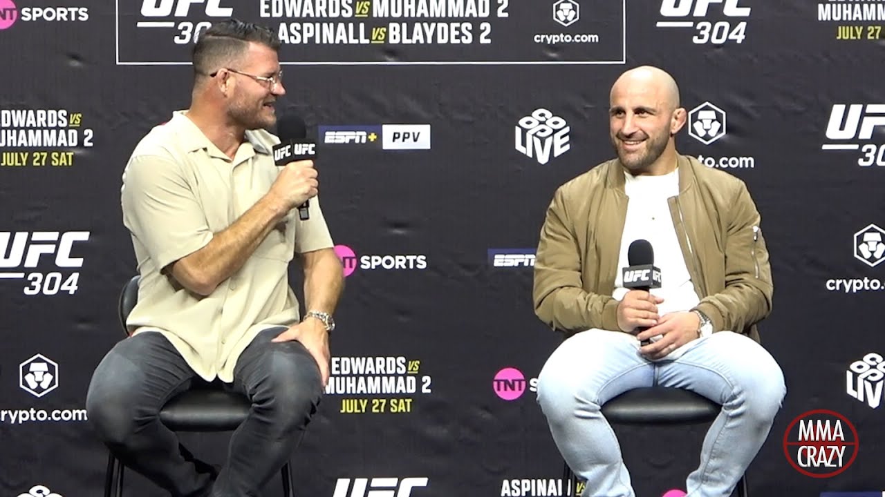 Embarrassing! Fan Serenades Alexander Volkanovski with ‘Down Under’ ♫