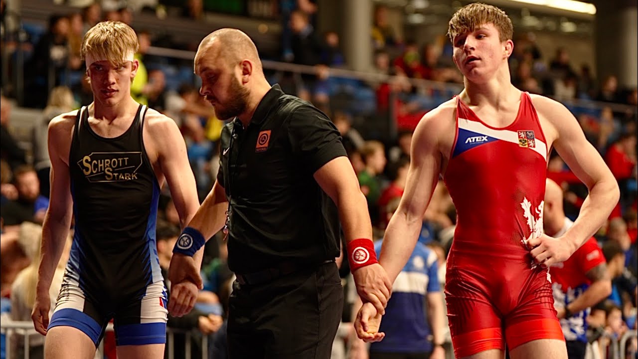 U17 Daniel Gurbovic (CZE) vs Richard Breitenbach (GER) 71kg. Freestyle boys wrestling. backdrop