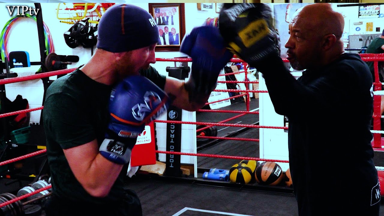 Exciting Super welterweight Johnnyboy Kiely looking to make it 3 wins out 3 in Blackpool on 14 May. background