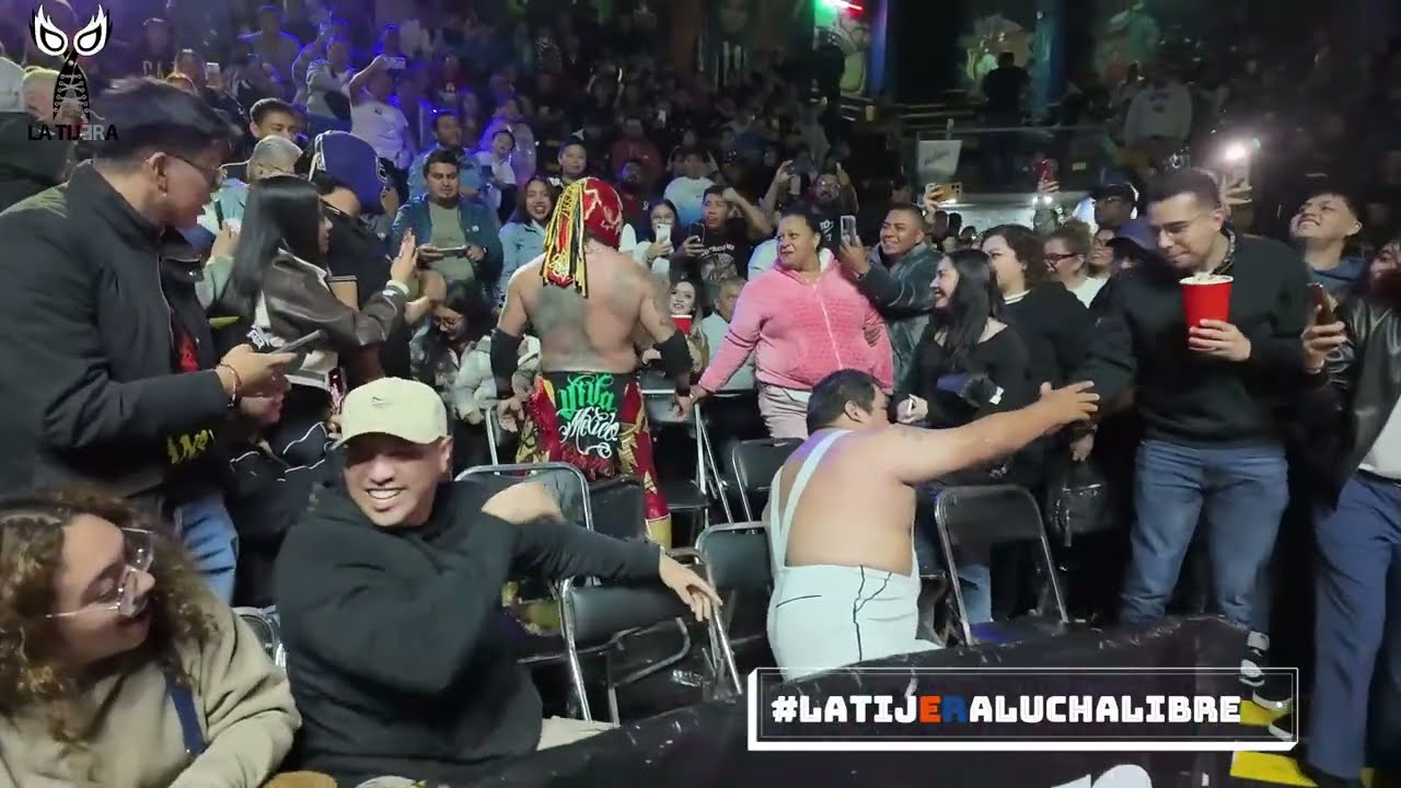 Olmeca, Chico Che y Taquero Maldito Jr 🆚 Lobito I, Relámpago y Torito Negro Jr en la Arena Neza background