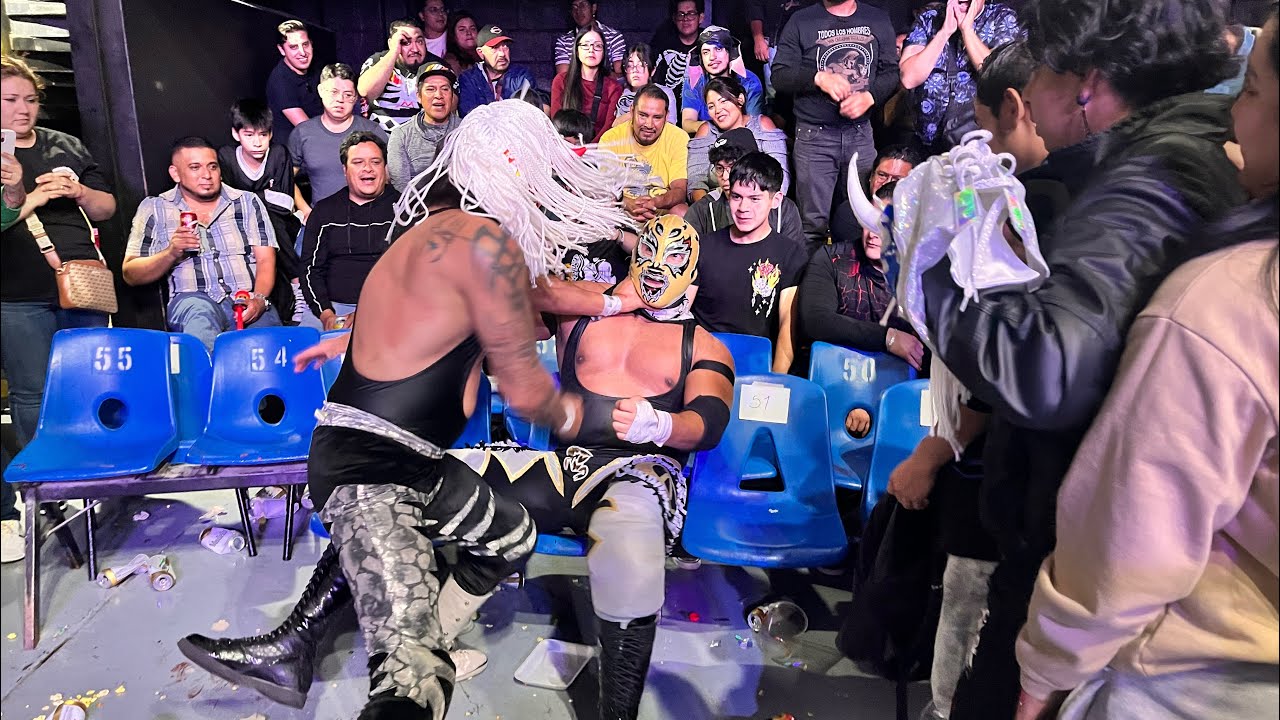 Lucha semifinal Trauma I, Trauma II e Ikaro Vs Jefe del Norte, Sureño y Centauro en Arena del Valle background