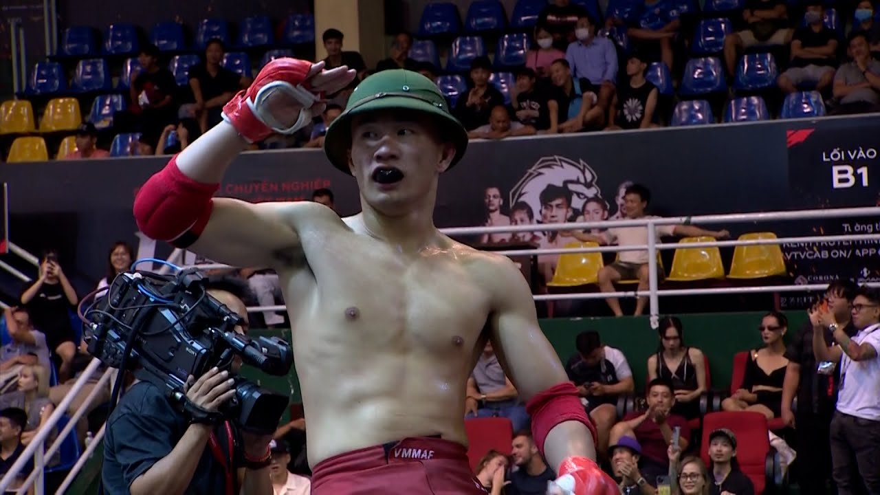 "Dân chơi mũ cối" cực kỳ uy tín siết knock out đối thủ bằng đôi tay cứng như thép