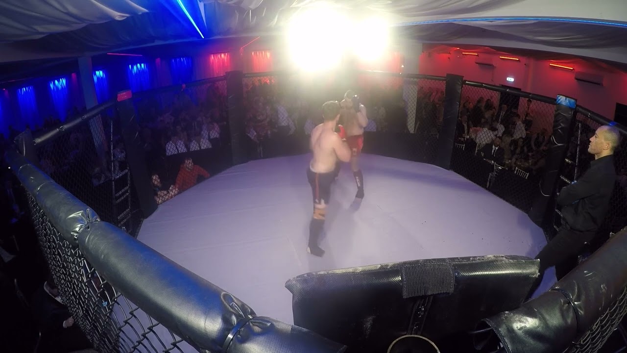 DERBY | MMA | MICHAEL BARRETT VS BENN MINSHULL background