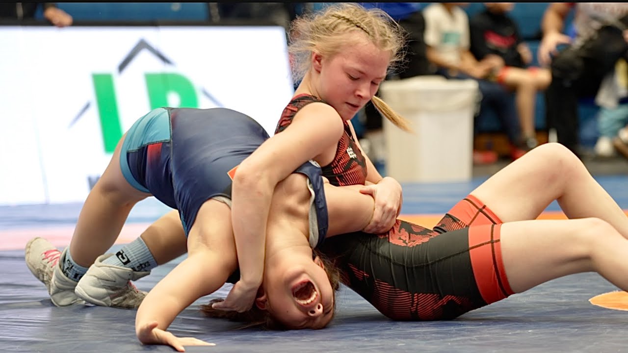 U17 Madara Praulite (LAT) vs Adinai Bekturova (KGZ) 49kg. Women girls youth wrestling. B-cam-man