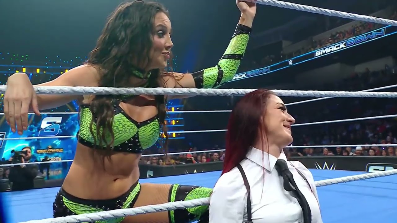 Alexa Bliss & Charlotte Flair vs Chelsea Green & Alba Fyre | SmackDown Sep 19, 2025 (Part 1) background