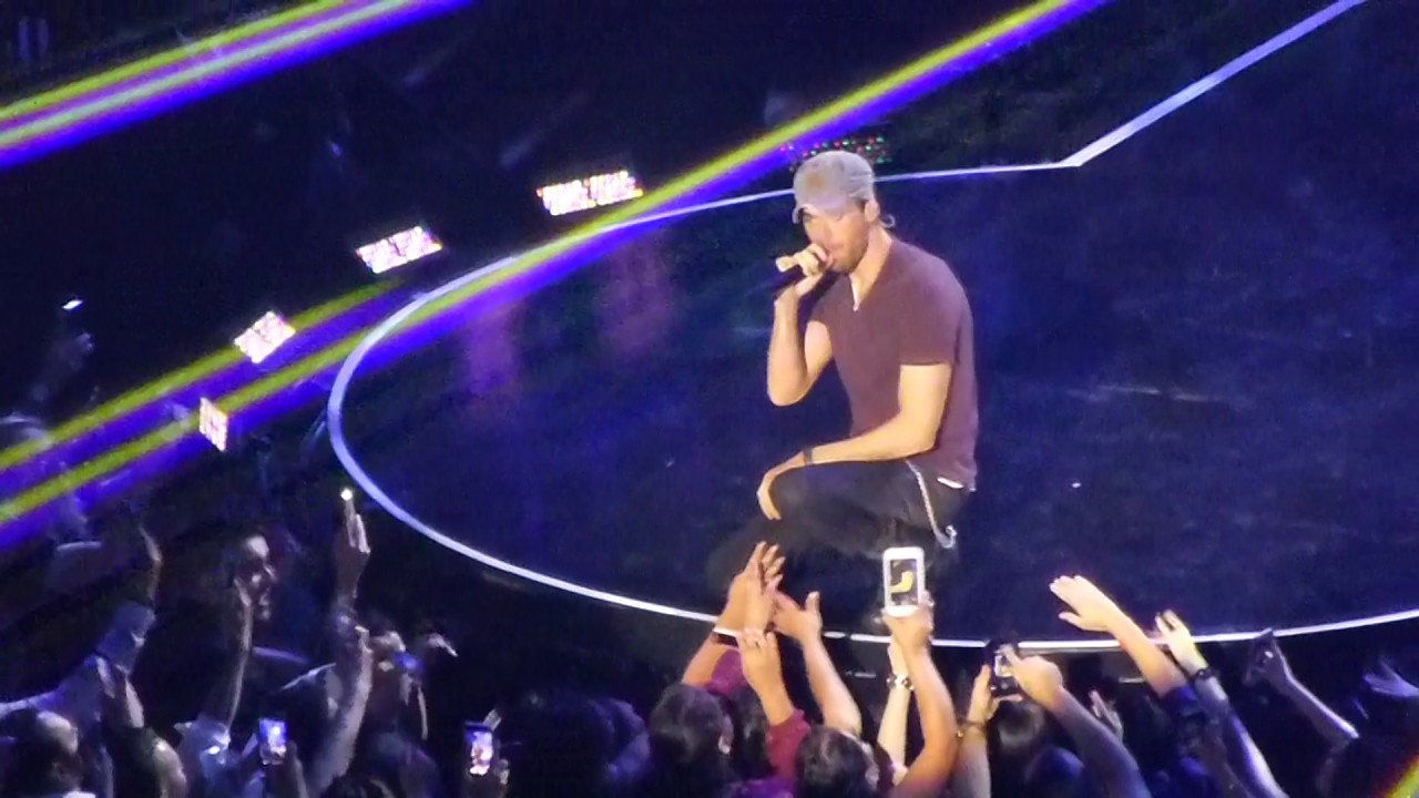 Enrique Iglesias - Tonight (I'm Lovin' You)/Duele el Corazon background