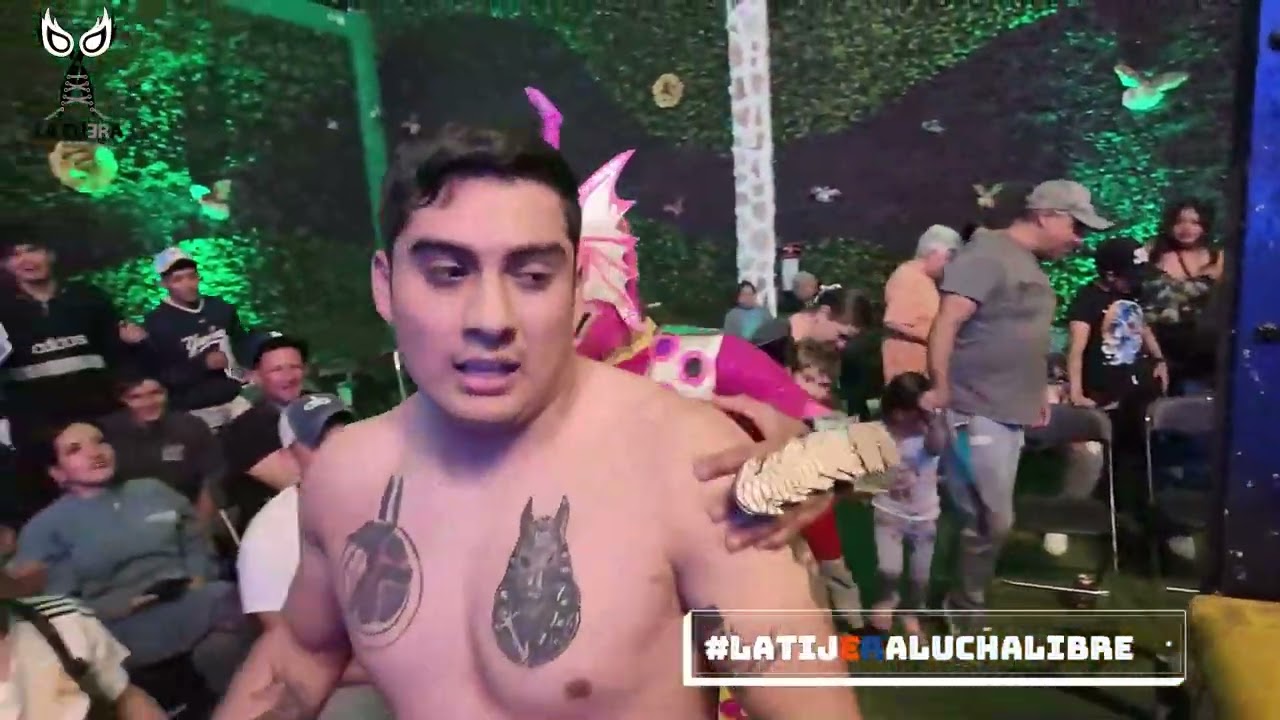 Lucha Vs MMA: Jesús el Carita Vs Alebrije NG background