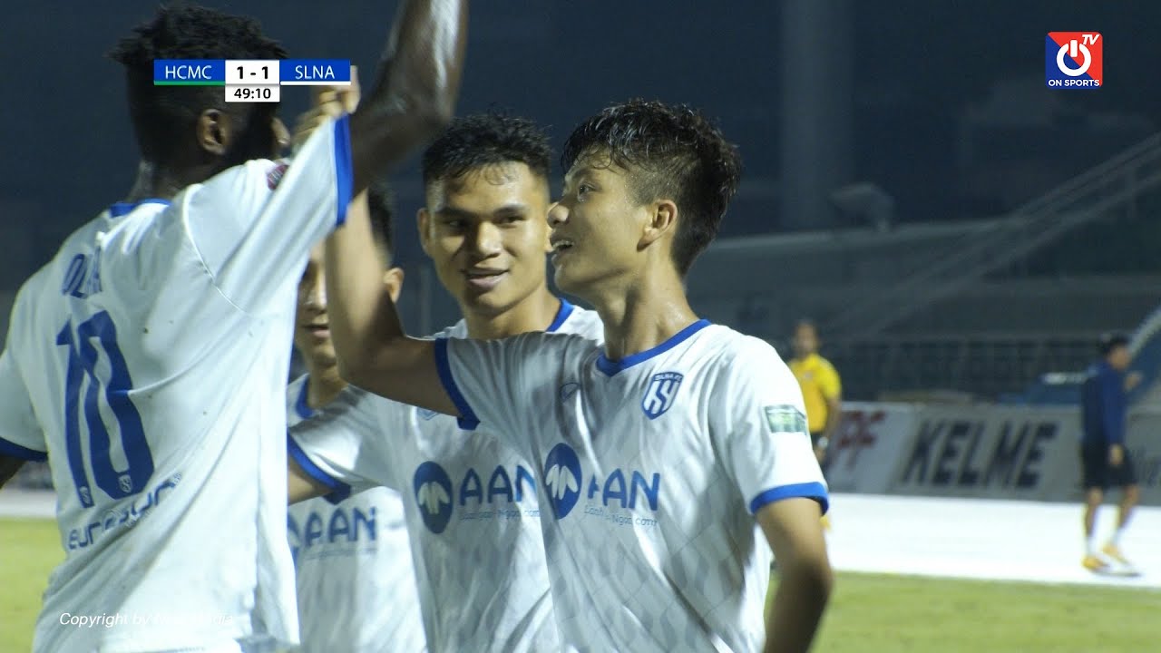 Highlights TP Hồ Chí Minh - SLNA | Khi cần Văn Đức có - Khi khó có Văn Đức, Tiến Dũng tuyệt hay background