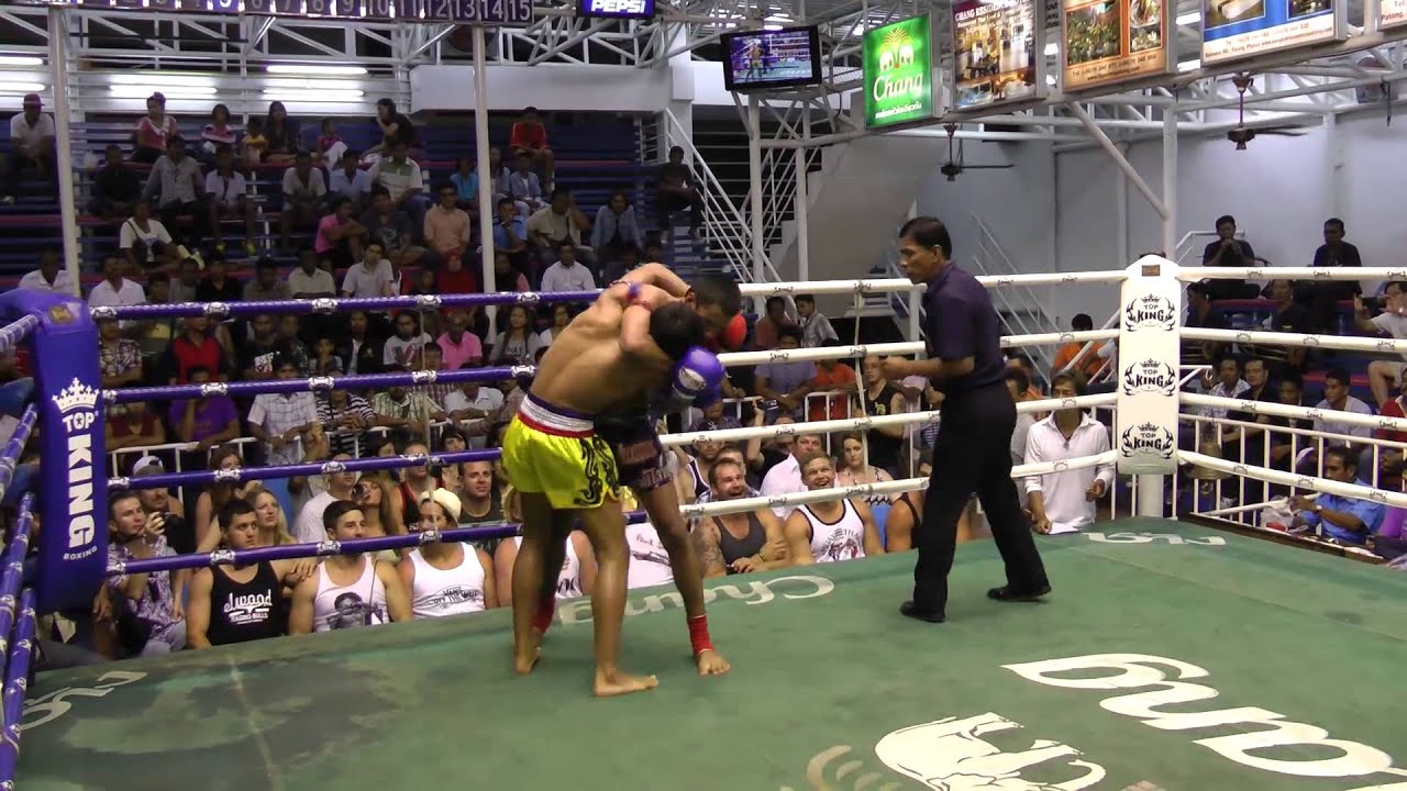 Dan Sinbimuaythai in the red corner, wins on points