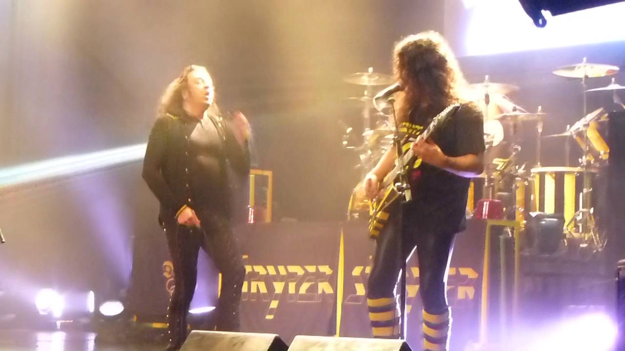 Stryper - Makes Me Wanna Sing background