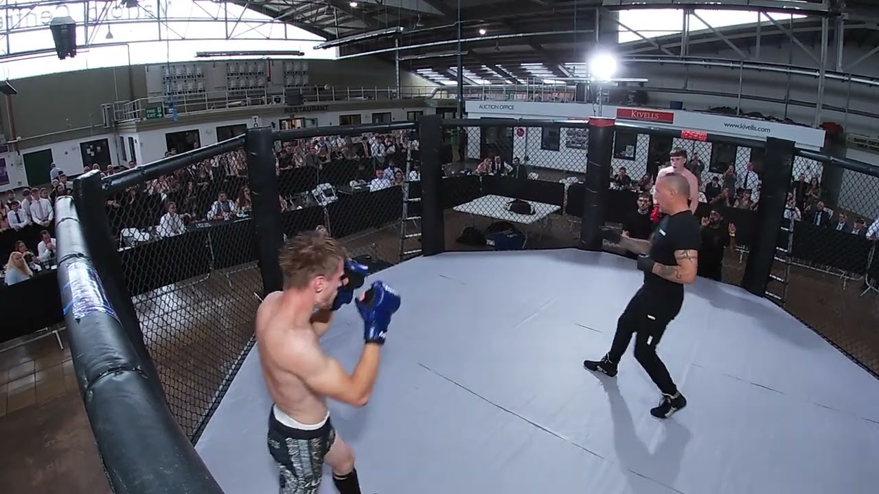 EXETER | MMA | BRENDON HOOPER VS MARCELI MALSKI background