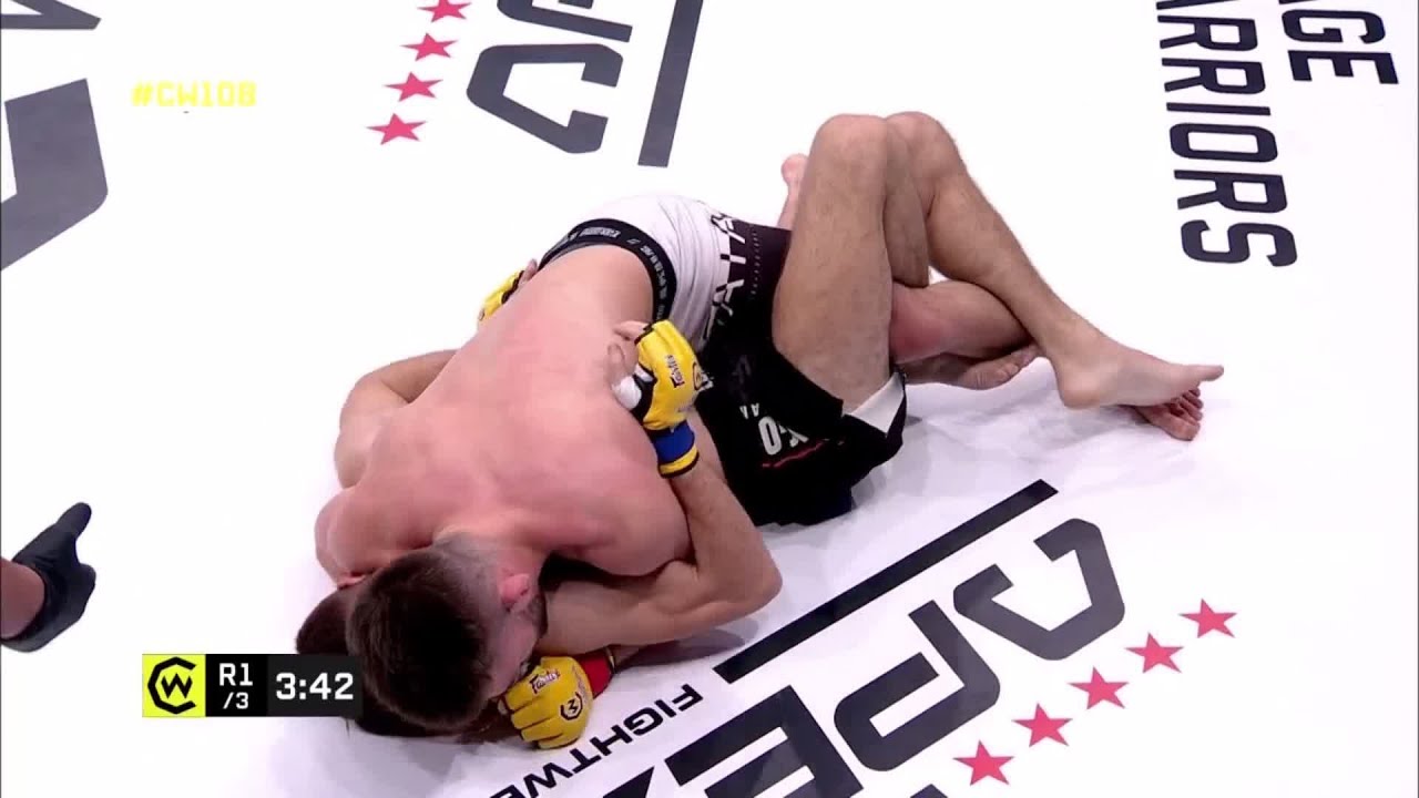 Knockout from half guard! Ben Ellis' unbelievable power at Cage Warriors 108 background