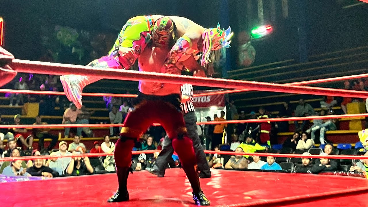 Olmeca, Hijo de Canis Lupus y Rey Mictlán Vs Camaleón, Baby Camaleón y Camaleón Jr en la Arena Neza backdrop