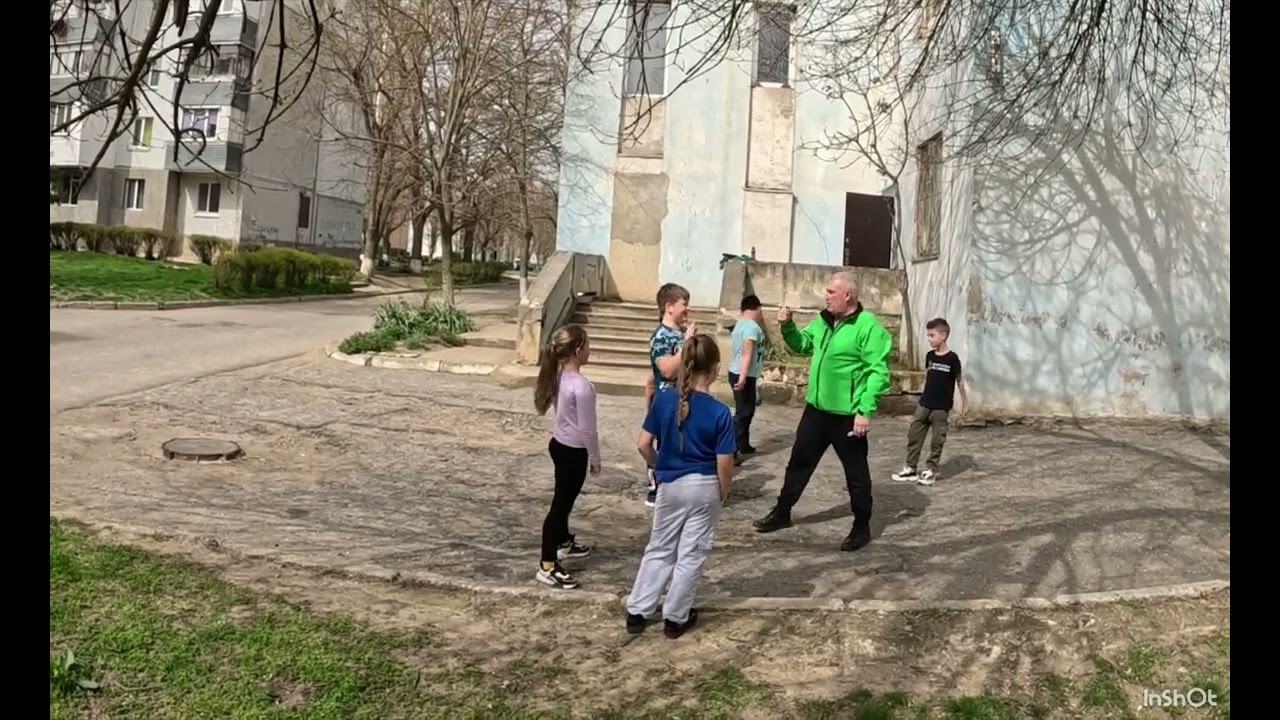 Первая тренировка на улице бегаем разминаемся игры в ринге 1/04/24