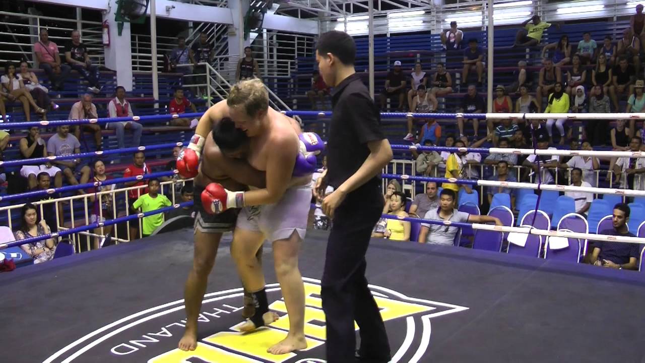 Emil from Sweden (red corner) has his first fight  @Bangla Boxing Stadium- 24.4.2016