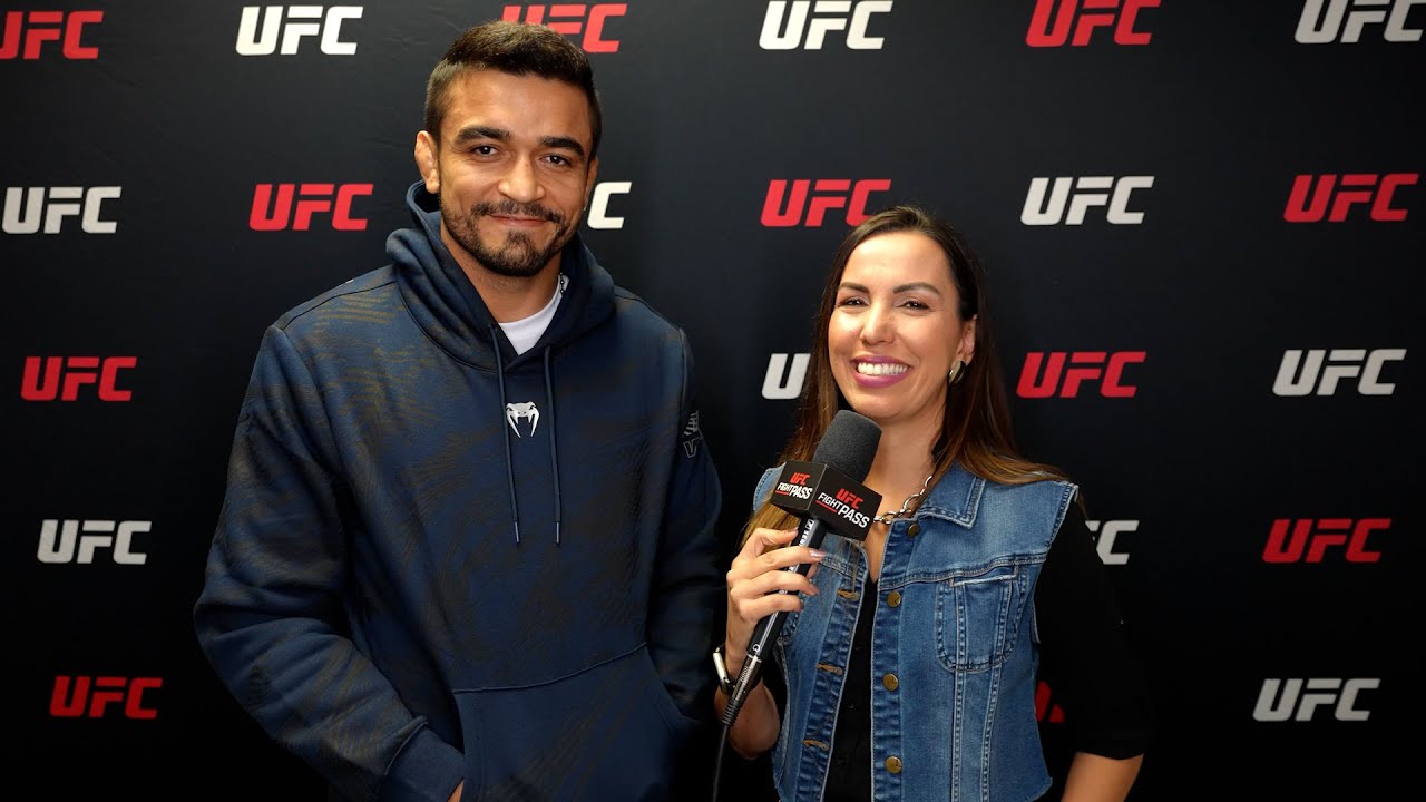 André Muniz celebra retorno ao Octógono após mais de um ano no UFC Kansas City background