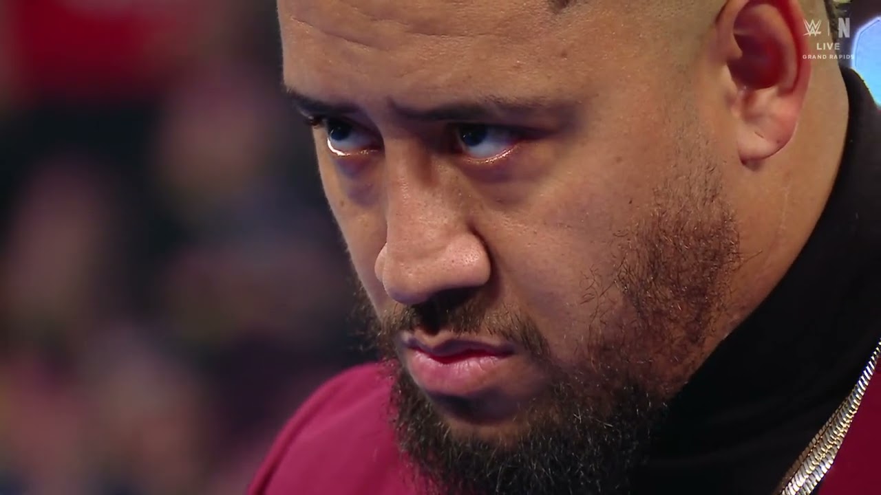 Jimmy Uso saves Jacob Fatu from the attack of Solo Sikoa & JC Mateo | SmackDown June 20, 2025 background