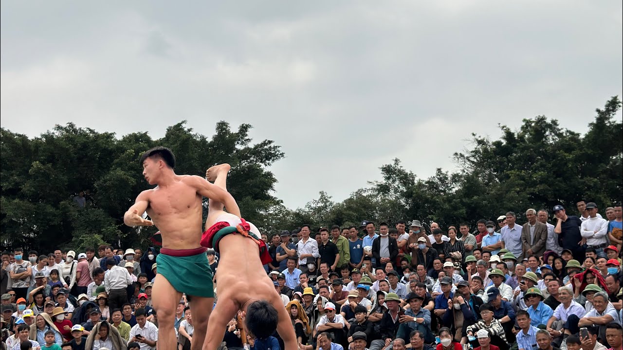 P 6 . Chiến thắng nhanh gọn cho đô vật trẻ tuổi .tại Lễ hội đền Hai Bà Trưng Xuân Giáp Thìn 2024.