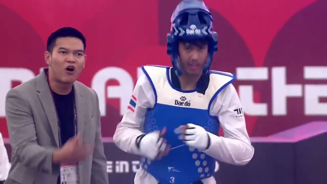 333 Semi Final Men 68kg THA PHROMPATJU Krittayot AIN VYKOV Amir background