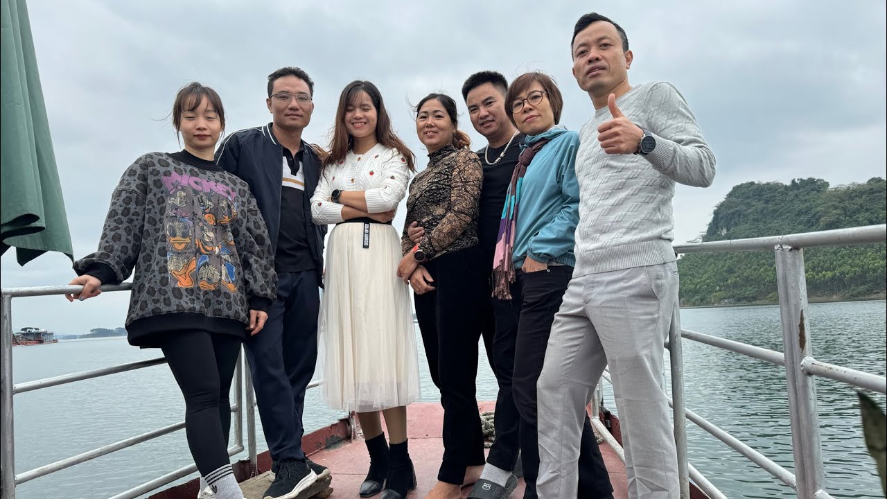 Động Thuỷ Tiên hồ Thác Bà . năm 2023 background
