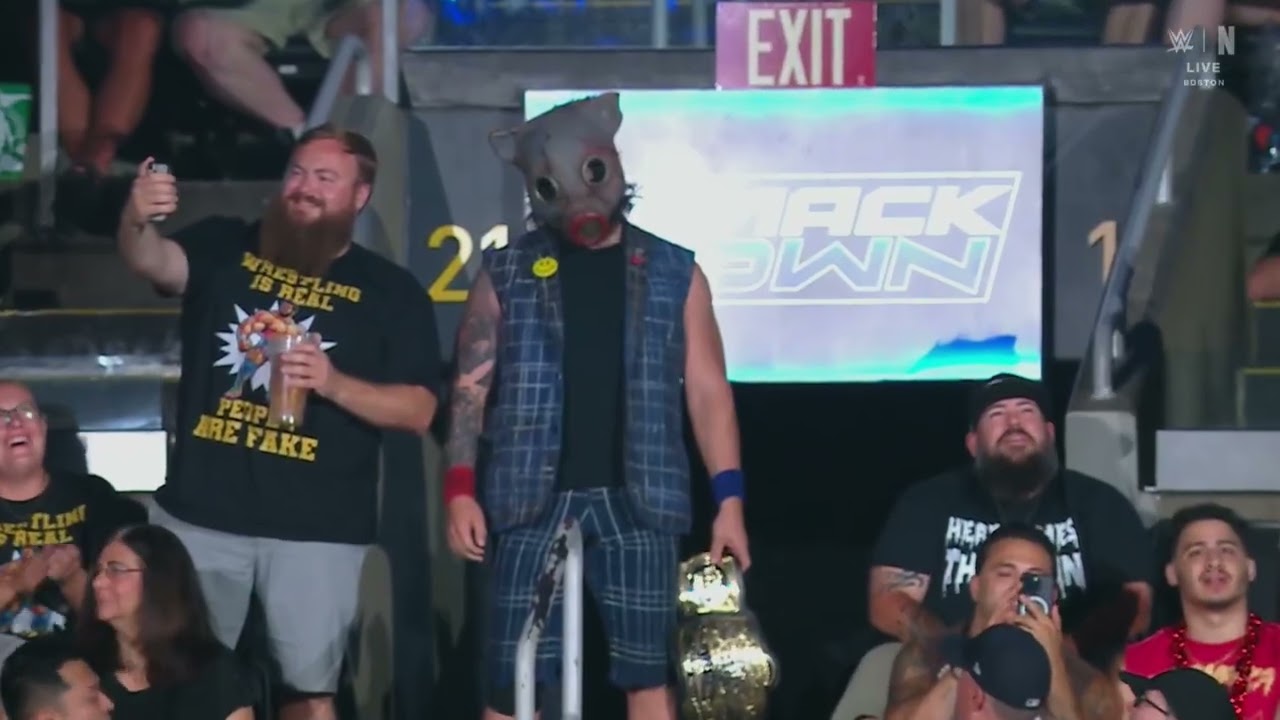 Fraxiom vs Melo Don't Miz | SmackDown Aug 15, 2025 (Part 1) background