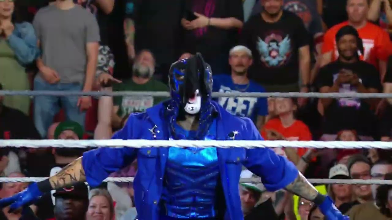 Penta vs Chad Gable Entrances: Raw, May. 12, 2025