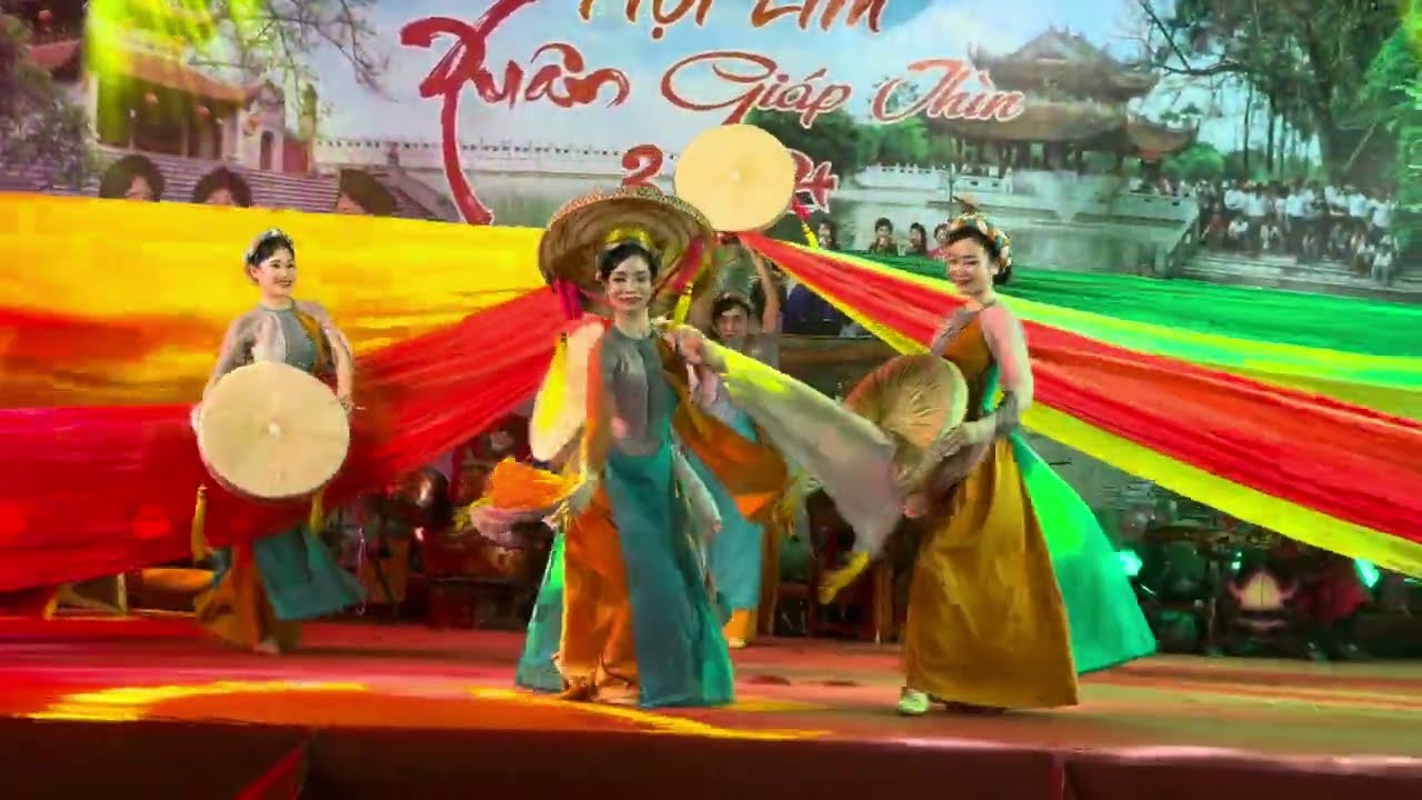 Điệu múa Sắc xuân Quan Họ.