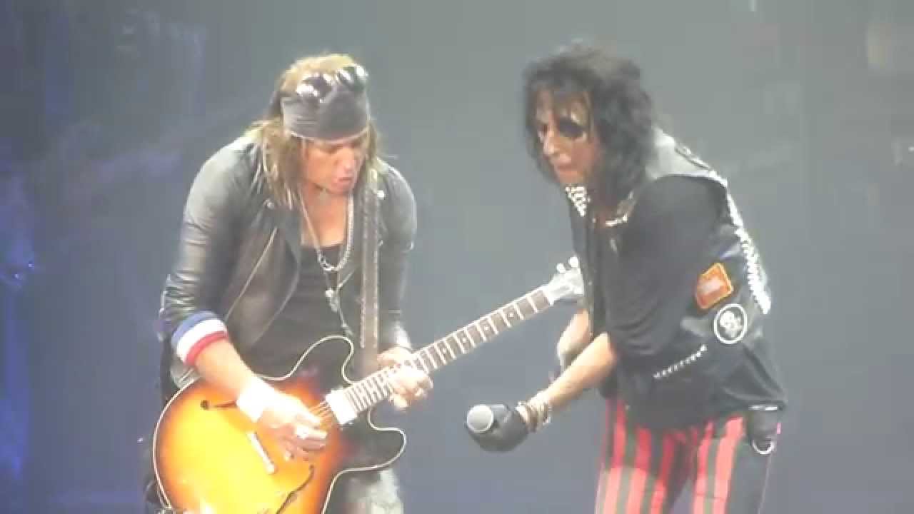 Alice Cooper - Under My Wheels background