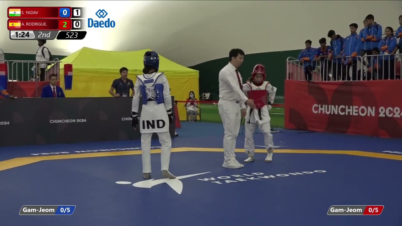 523 Round of 16 Women 42kg IND YADAV Saksham ESP RODRIGUEZ TOLEDO Adriana background
