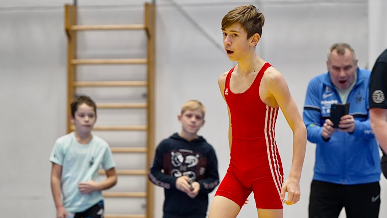 U13 A. Klejenkovs (LAT) vs O. Padar (EST) 41kg. Youth boys greco-roman wrestling. backdrop