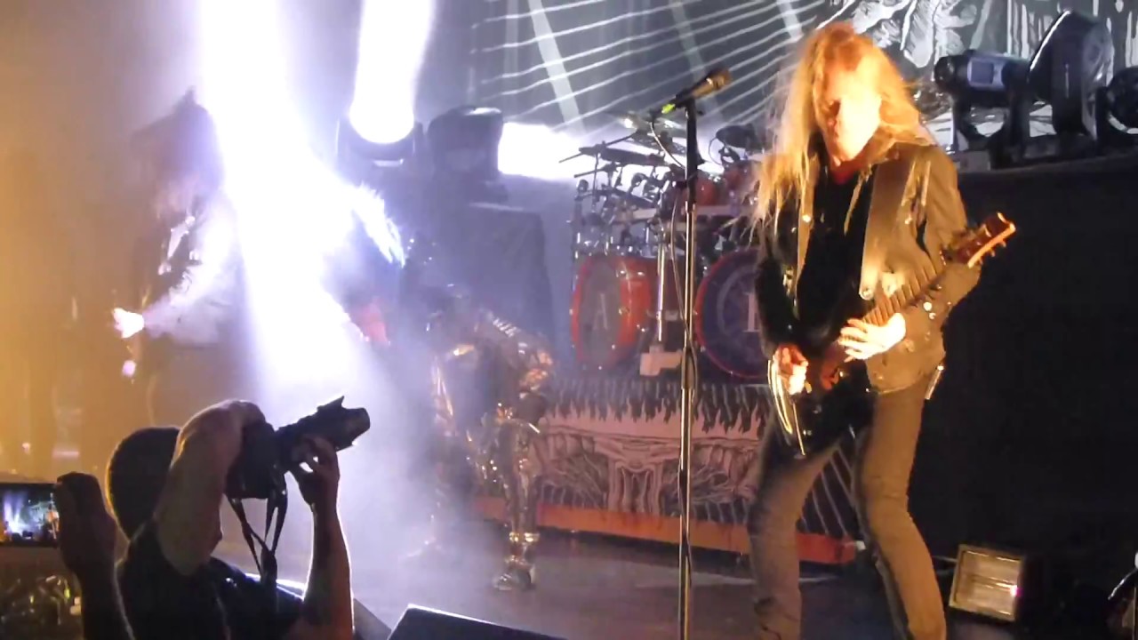 Arch Enemy - Set Flame to the Night/The World Is Yours background