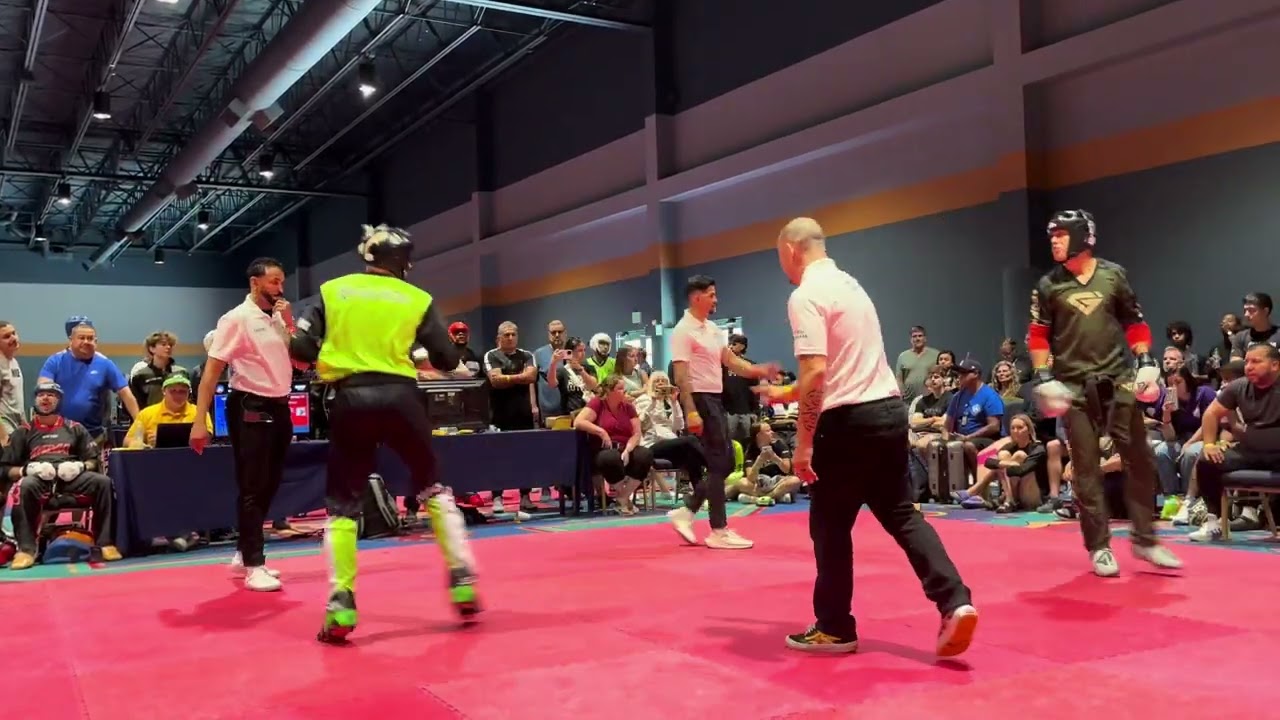 Ian Holper vs Edgar Germany Men's Open Weight Sparring background