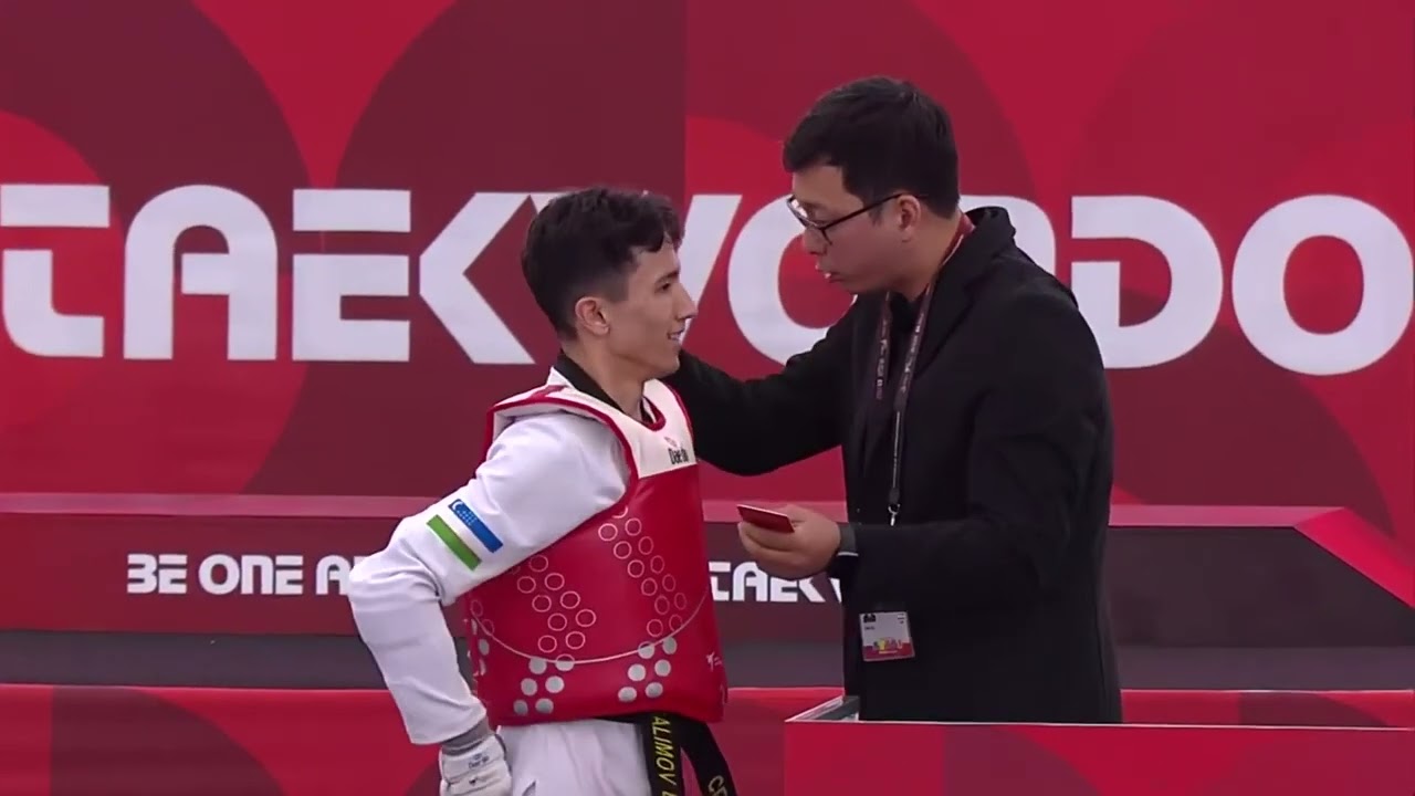 329 Semi Final Men 48kg ESP AGENJO TRIGOS Jairo UZB SALIMOV Bekhruz