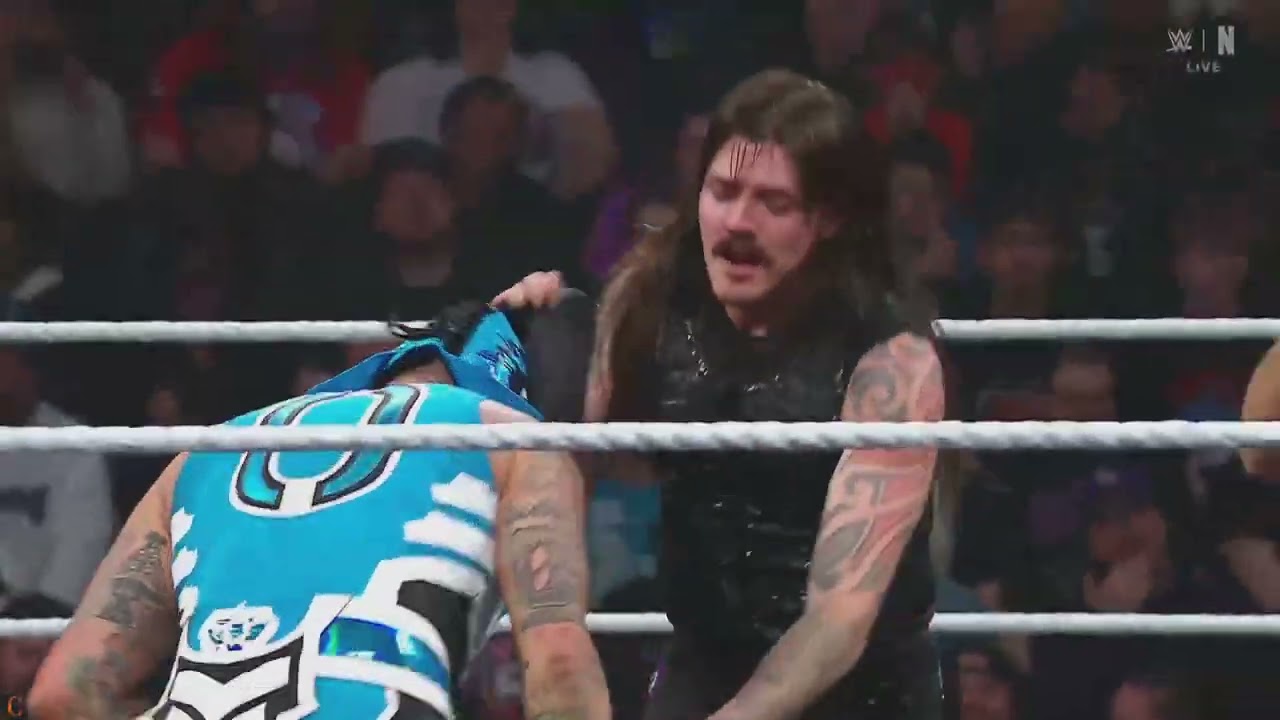Penta vs Dominik Mysterio (2/2): Raw, Apr. 7, 2025 background