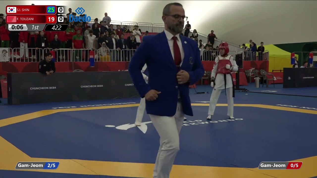 422 Round of 16 Women 44kg KOR S I SHIN MAR F TOUZANI background